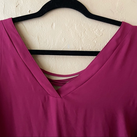 Torrid Cris Cross Berry V Neck Top Size 2 - Picture 4 of 8
